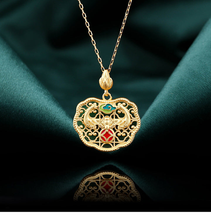 chinese womens gold and jade small pendant necklace
