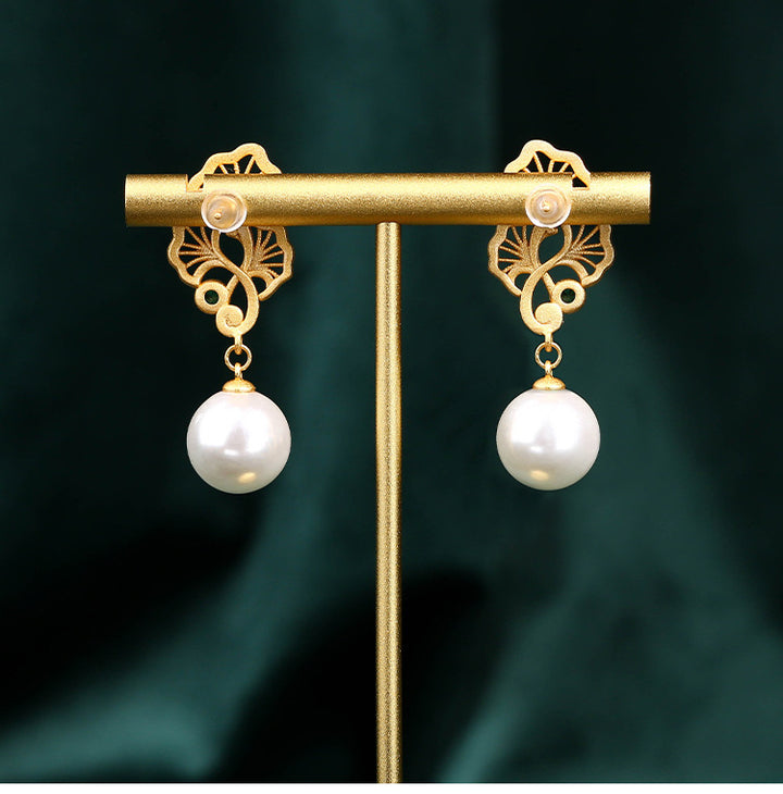 pearls earrings
