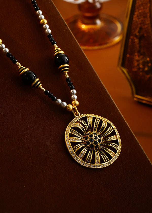 ladies gold necklace
